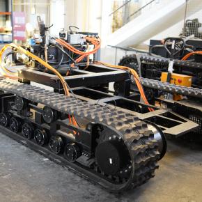  KOMODO13 tracked robot 